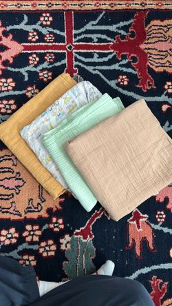 4 Muslin Swaddles Or Blankets