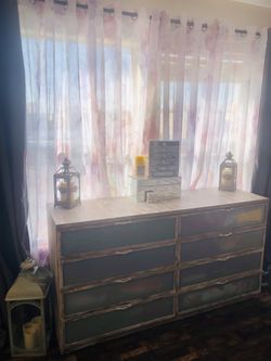 Dresser 8 drawers W/glass