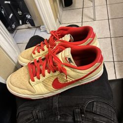 Nike Dunk Strawberry Waffle 