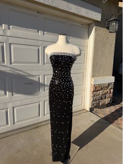 SIZE 0 in juniors.  IN PERFECT CONDITION
