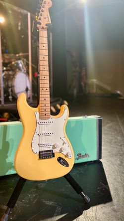 2021 Fender Player Stratocaster Buttercream w/ Limited Edition Fender Case