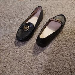 MICHAEL KORS  LEATHER BLACK SHOES SIZE 6M GOOD CONDITION $20.00.