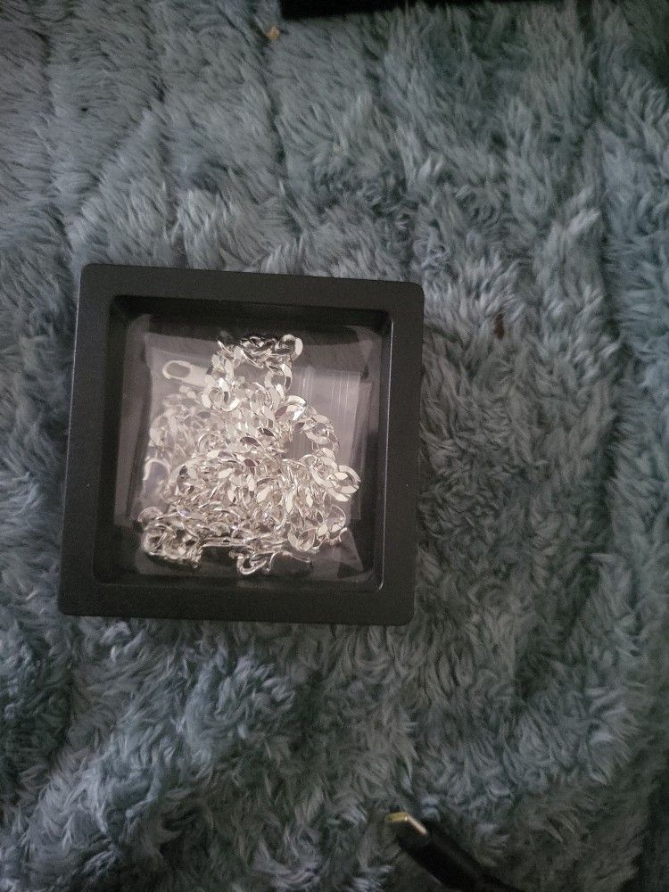 I Have 925 Italian Sliver Cuban Chain For Sale Band New