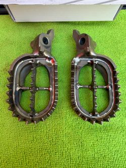 SCAR Titanium Pegs for YZ250F - YZ450F