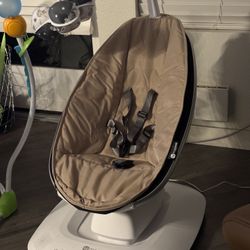 4Moms mamaRoo Multi-Motion Baby Swing with Smart Connectivity 