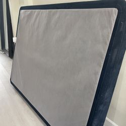 FREEEEEE Queen Box Spring