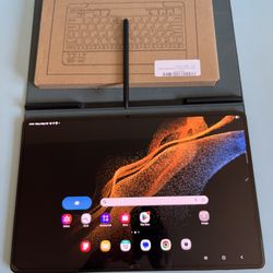 Samsung Galaxy Tab S8 Ultra (2022 Model) 256gb with keyboard, case & Stylus Pen 