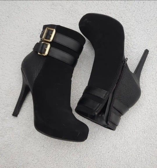 ✅️ Black High Heels• Size 7• Great Condition• $15firm