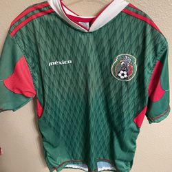 Mexico soccer jersey ( unisex ) kids youth size  Medium $20 