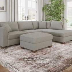 Thomasville Walsen Sectional with Storage Ottoman