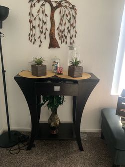 Cute entry table