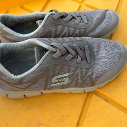 Women  Size 7 Skechers ( Memory Foam ) Tennis Shoes 