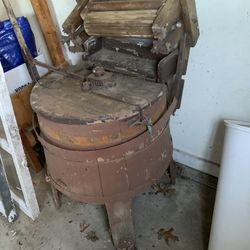 Old Antique Washing Machine 