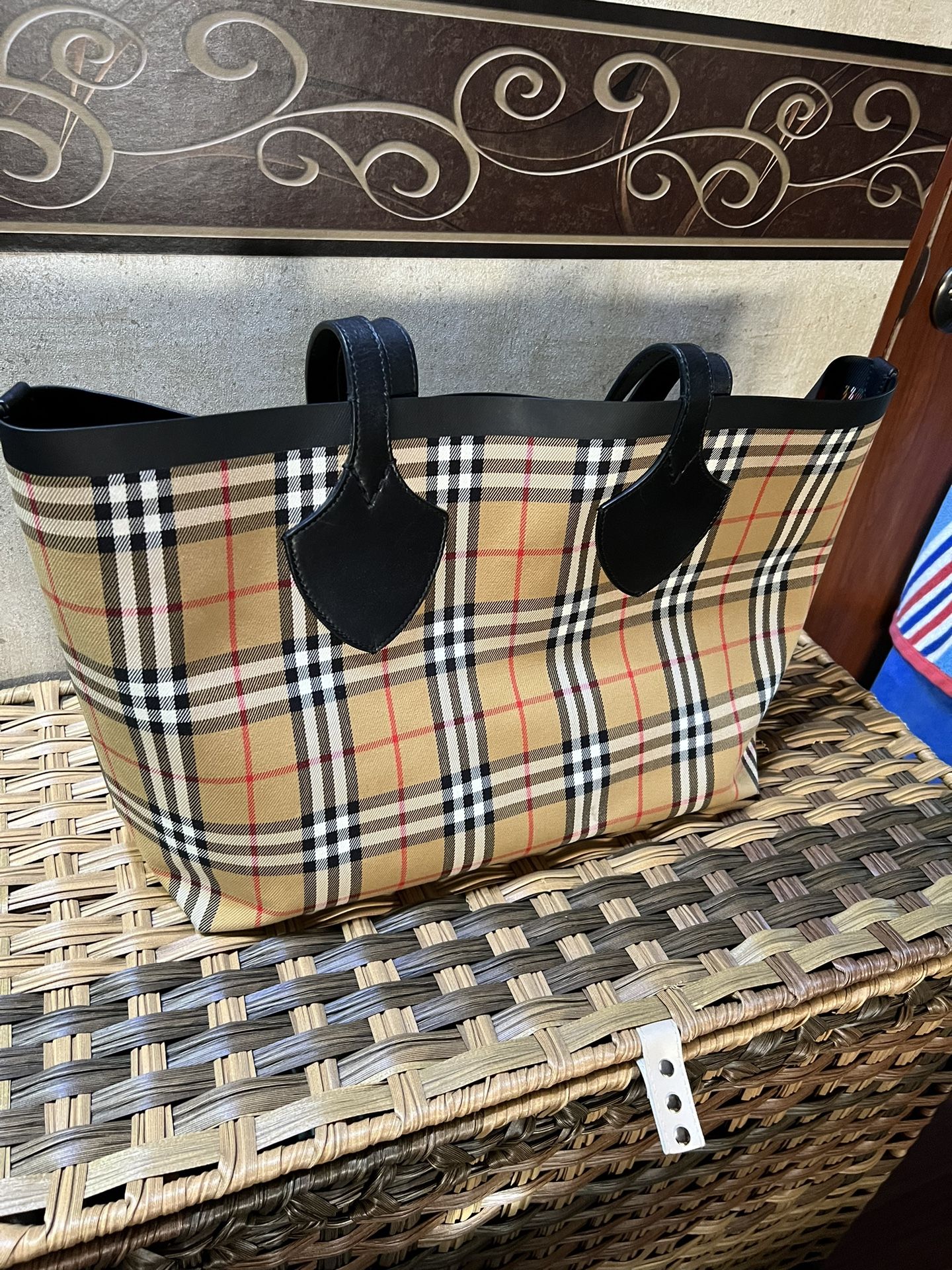 Burberry Large Tote 