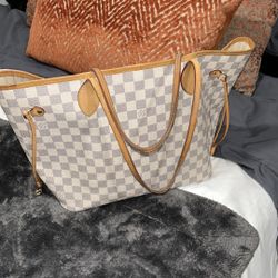 Louis Vuitton Crossbody/ Neverfull 
