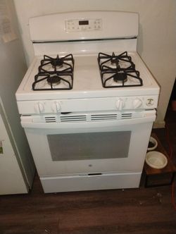 General Electric "Barely Used" Gas Stove