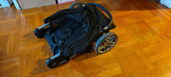 Folding Stroller -- Britax B-Agile