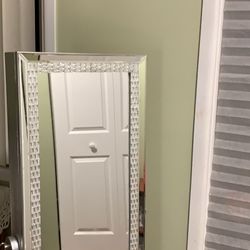 Standing mirror
