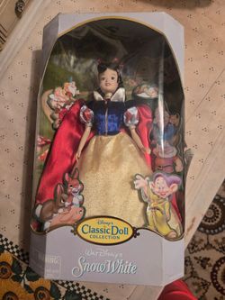 NIB Disney Classic Doll Collection Princess Snow White Parks Exclusive Red Cape