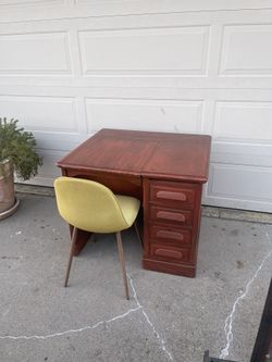 Vintage Solid Wood Desk w/ Chair - Escritorio Vintage de Madera Maciza Con Silla