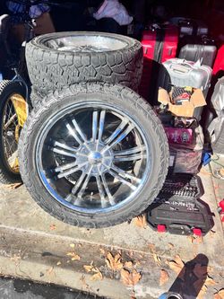 Pinnacle Rims / Dynapro tires 305/45R22