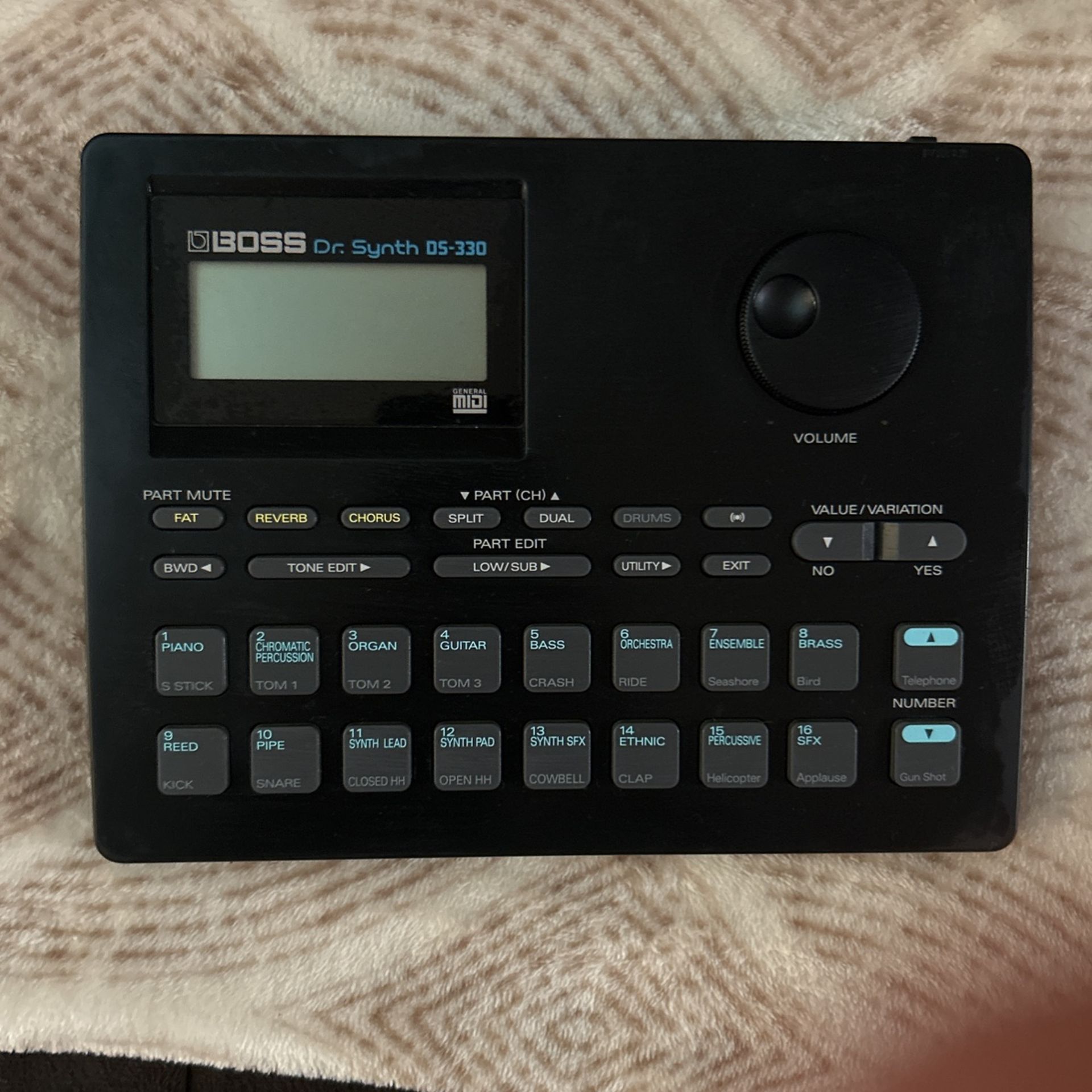 BOSS Dr. Synth DS-330