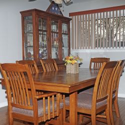 Dining Room Table & Chairs