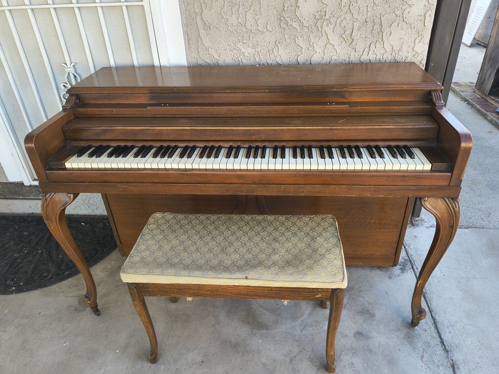 Gulbranson piano