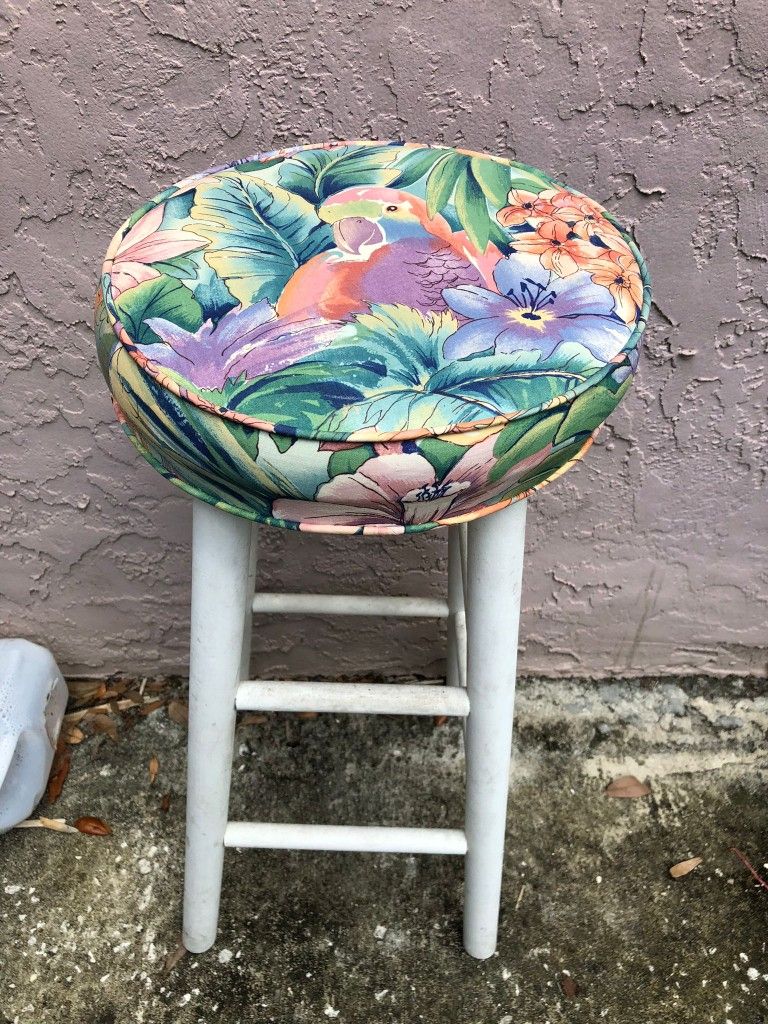 Set Of 4 Tropical Stools; READ FULL DESCRIPTION for Sale in