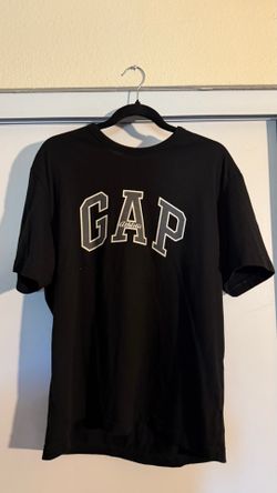 Gap black t shirt