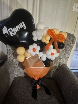🎓 Kinder Graduation Balloon Bouquet – Custom Name & School Colors 🎈