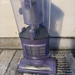 SHARK NAVEGATOR VACUUM 