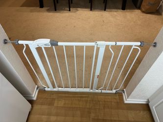 Regalo White Baby Gate