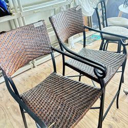 2 Wicker Stools