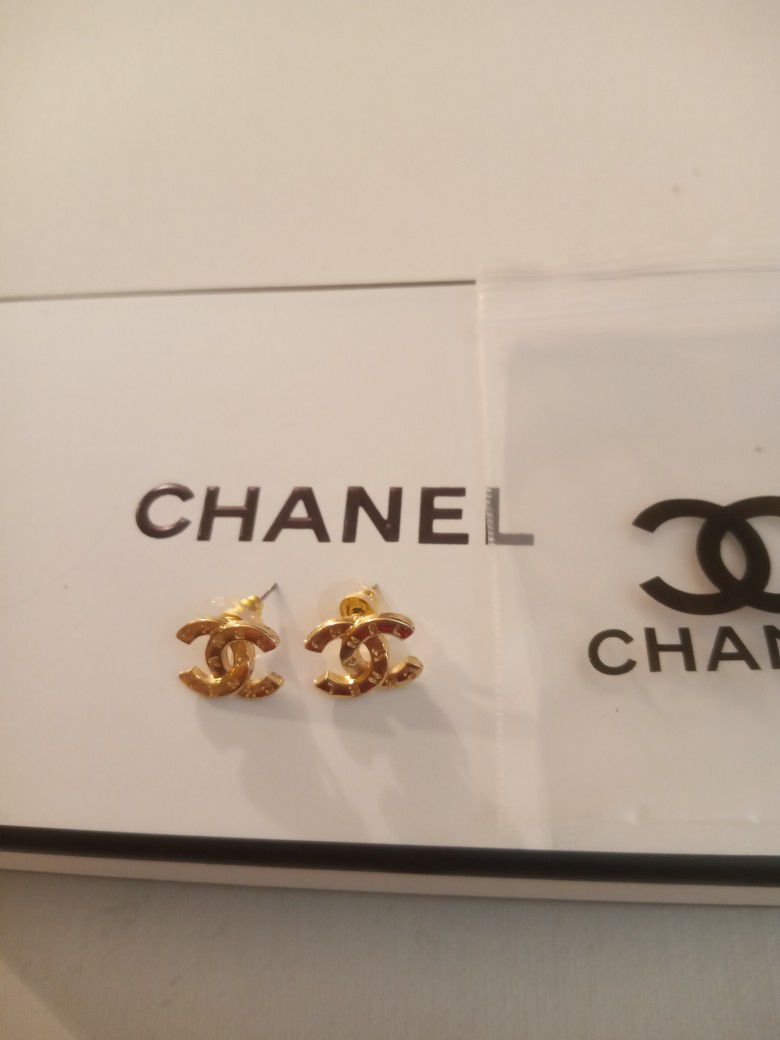 Chanel Earring Jewelry Boxes & Organizers