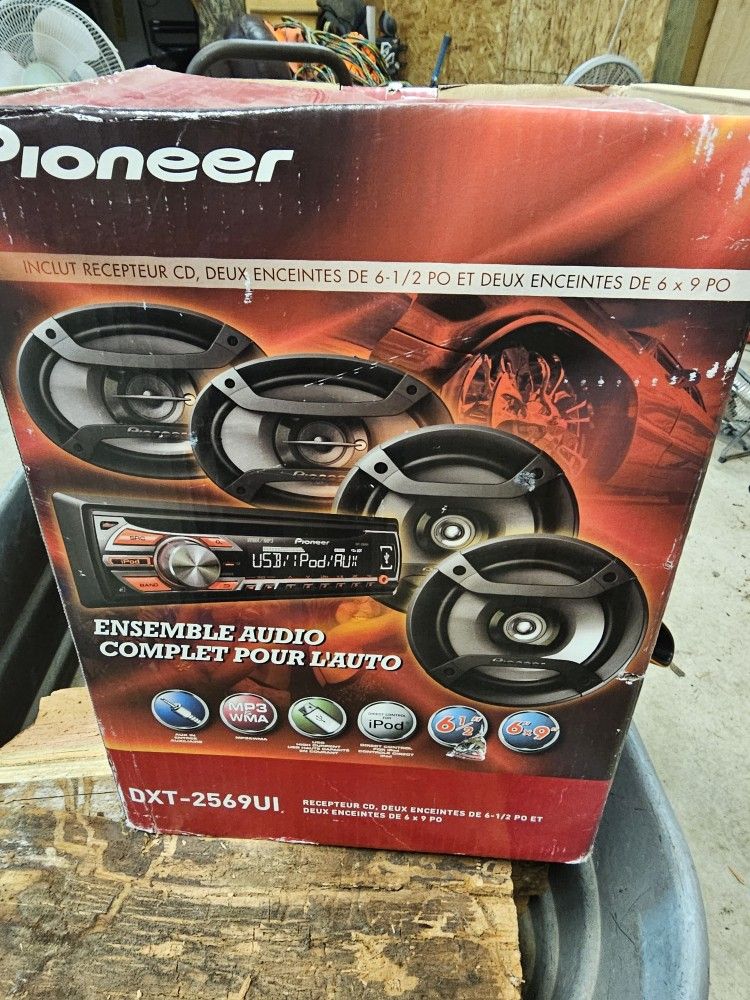 New in box pioneer pair 6x9 230w speakers