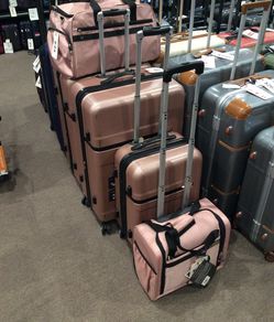 Glamaholic Metallic Travel Set NEW for Sale in Southfield, MI - OfferUp