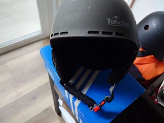 Ski/snowboard helmet