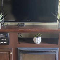 40 Inch And Two 30 Inch Toshiba TVs W/factory Remotes