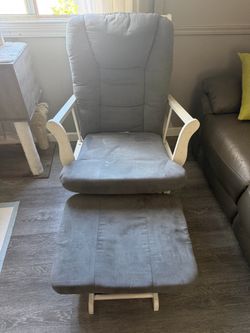 $40 Rocking nursing chair