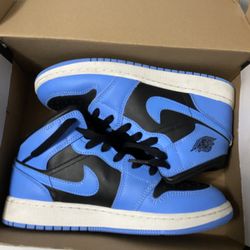 Air Jordan 1 Mid "University Blue and Black" Size 5.5Y