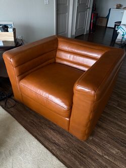 Leather club chair - $350 or OBO MUST BE GONE ASAP