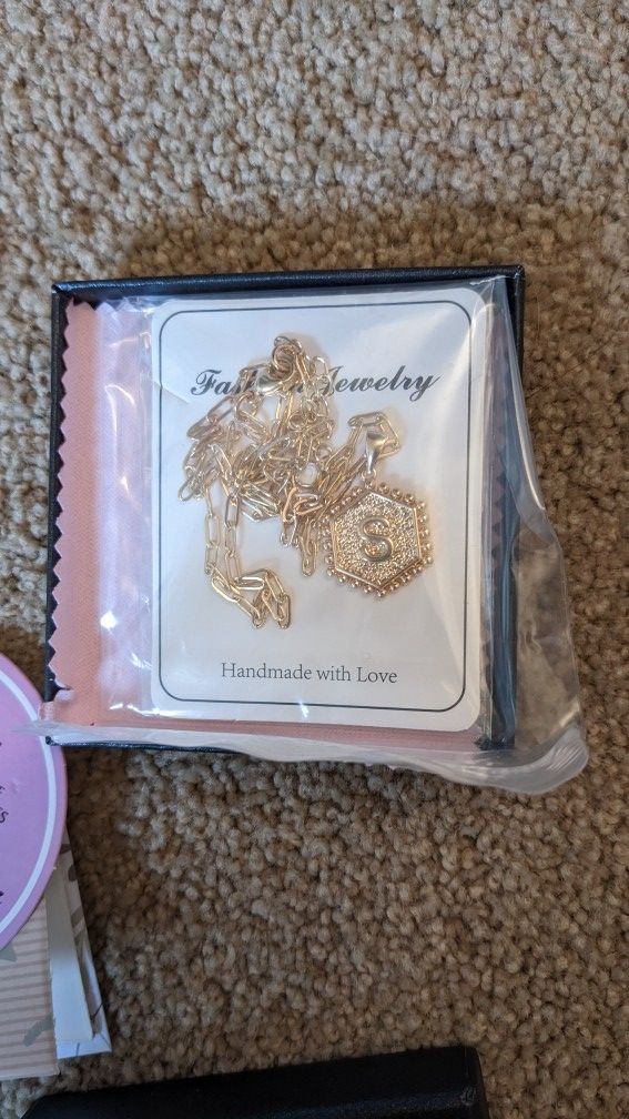 New S Gold Pendant Necklace