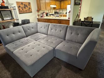 Abbyson sectional - like new