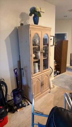2 door plus 2door lower/ lighted hutch