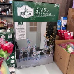 Light-Up Prismatic Deer Family – 250 LED Christmas Display Set ✨🦌