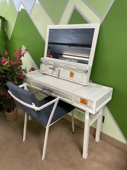 Vanity desk + Mirror + Chair