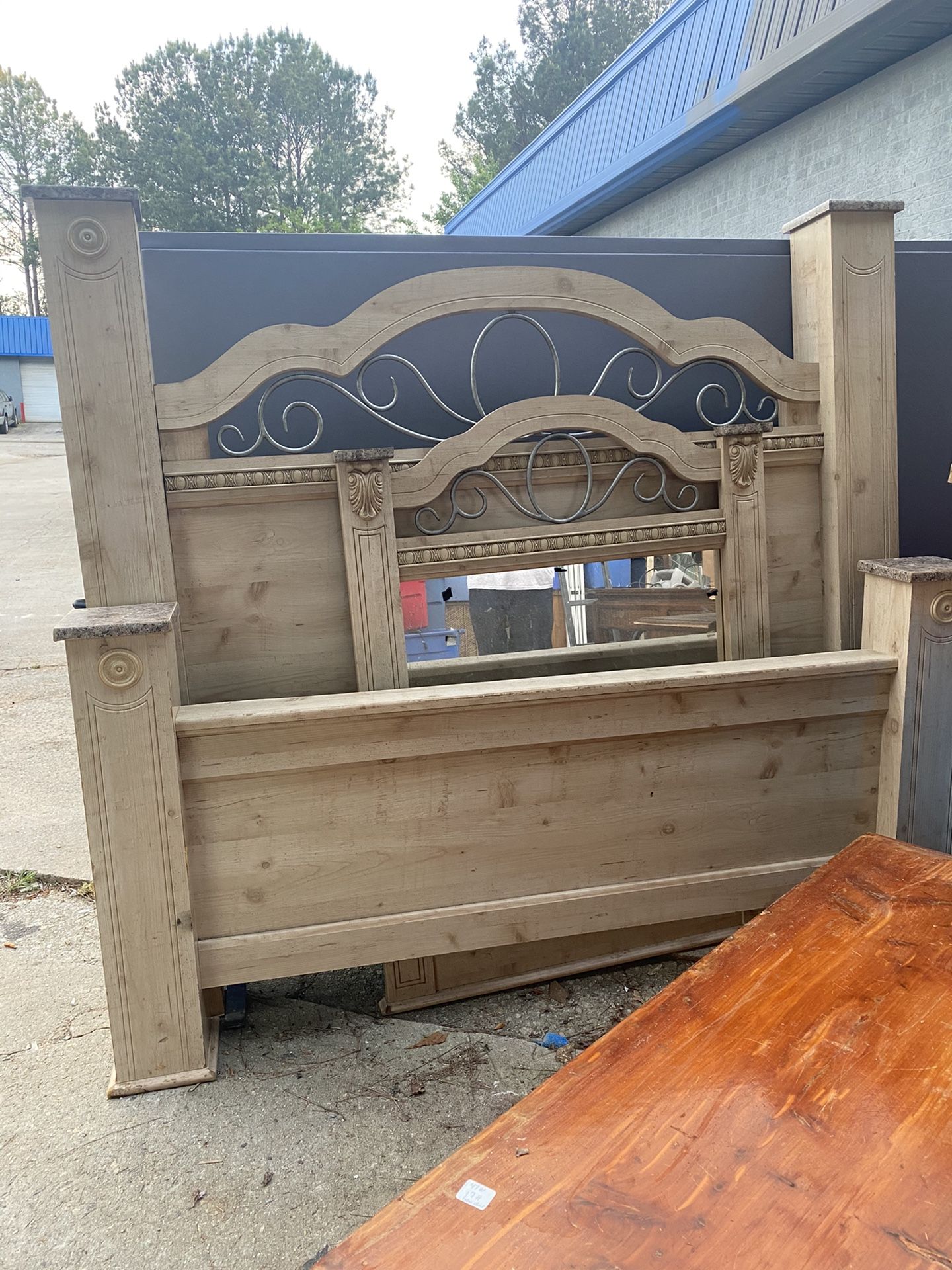 Full Size Bed (Fayettville Ga)