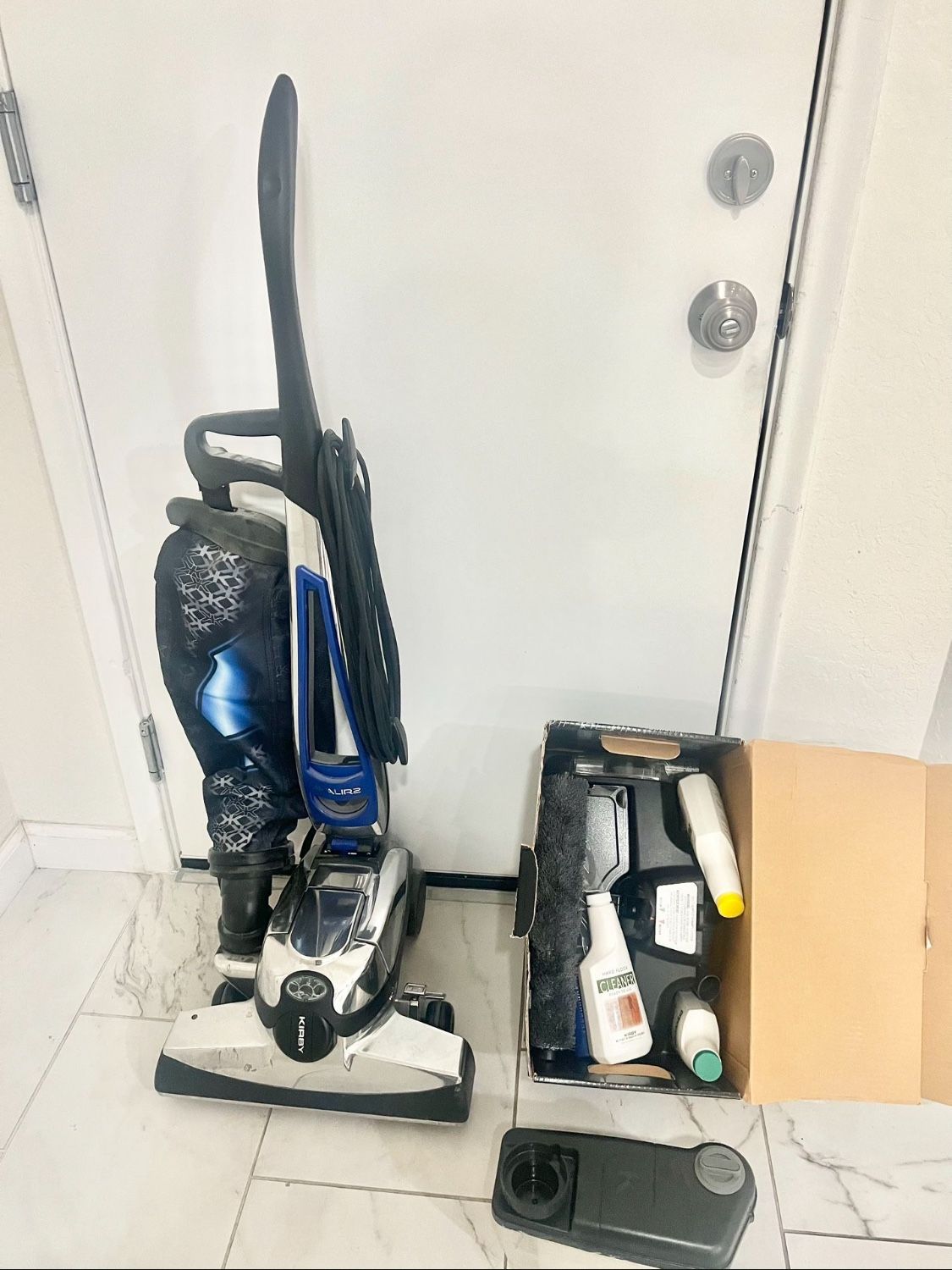 Kirby Vacuum 2 Years Old Avalir2 Works Great With Carpet Cleaning Kit