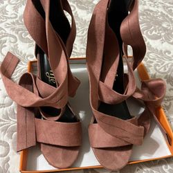 Woman Shoes Size 7